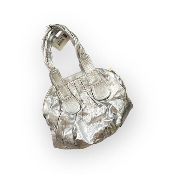 Rare: new Gustto Cala Bag ☻ Blogger Favorite ☻ Metallic Silver Leather ☻ Luxury - Picture 13 of 15